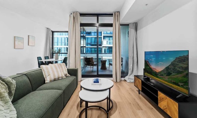 Adelaide Central Business District Apartment | Elegant 1BR CBD Apt Walkable - Parking - WiFi