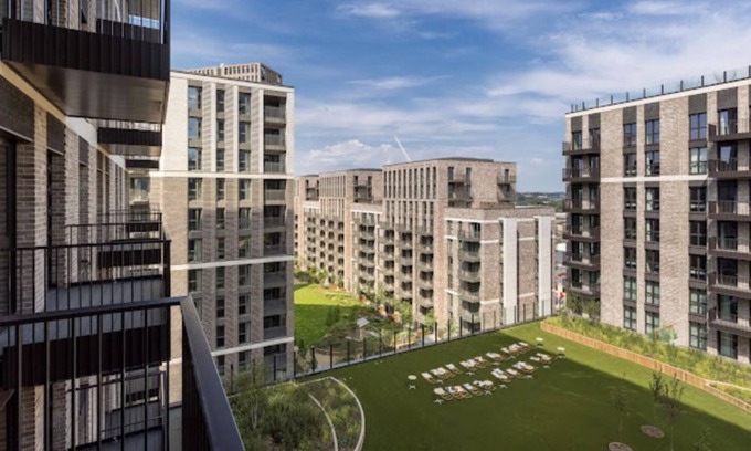 Wembley Park Condo | Elegant 1BR Condo Wembley Robinson with Balcony