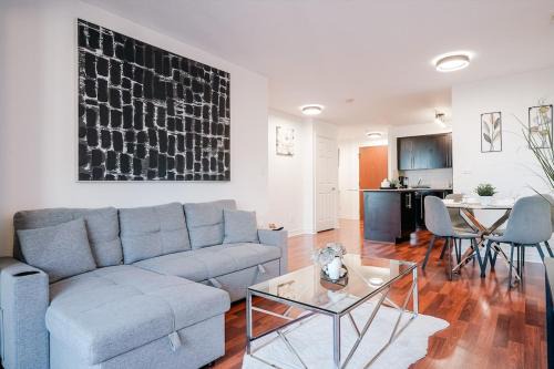 Downtown Mississauga Apartment | Elegant 2BR 2BA Condo Heart of Mississauga SQ1