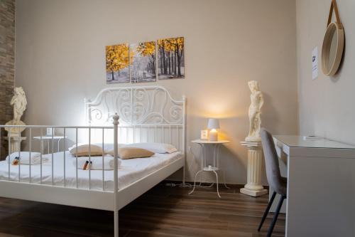 San Giovanni Apartment | Elegant 2BR Apt Balcony, AC, Near Colosseum