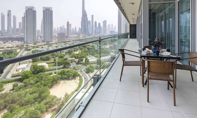 Bur Dubai Apartment | Elegant 3BR w/ Large Balcony & Burj Khalifa Views!