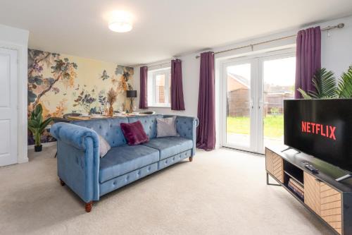 Maidstone House | Elegant 4 Bedroom House-Sleeps 7-Parking-Nr Hospital-Contractors Deal