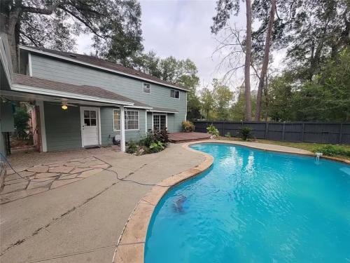 Ponderosa Forest House | Elegant 4BR - Pool - Backyard - Fireplace - Games Room