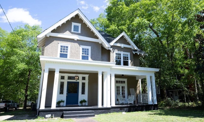 Montgomery House | Elegant 5BR Stay | Minutes to Capitol