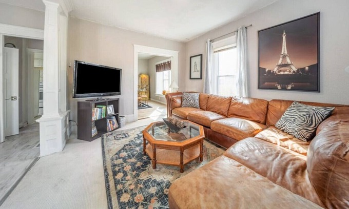 Akron House | Elegant and Expansive Paris themed 5 b, 2 b