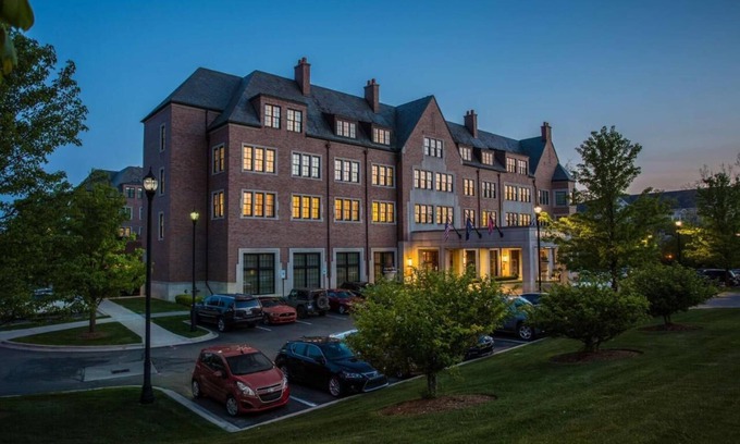Rochester Hotel | Elegant and Modern Opulence Blend at Downtown Rochester Stay