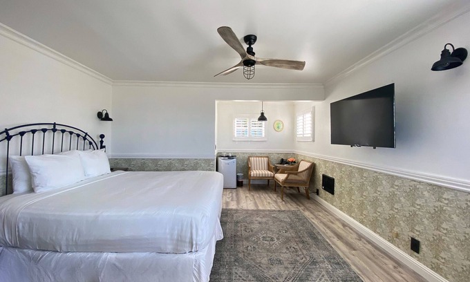 Golden Rectangle House | Elegant and spacious oceanview suites