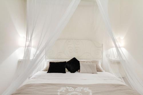 Campitelli Apartment | Elegant Apartment Behind the Colosseum