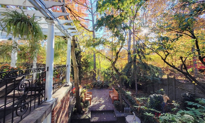 East Credit House | Elegant Apartment with Cozy Fireplace & Movie Theater-Near Toronto Airport
