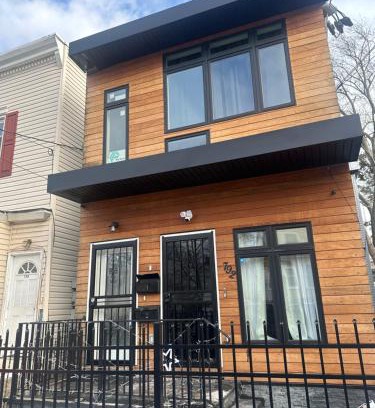 Newark Apartment | Elegant Apt by EWR & PennStation