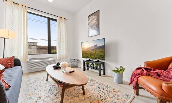 Elizabeth Apartment | Elegant Bd,EWR AIRPT,Nyc, Free Pkng, Prudential CNTR, American Dream Mall