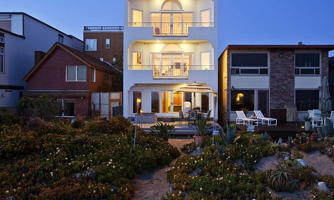 Sunset Beach House | Elegant Beach Front Home - Where memories are made! nWeekly/Monthly Rental