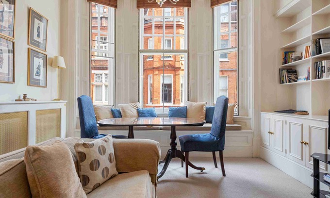 Chelsea Apartment | Elegant Chelsea Stay with Classic Charm