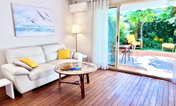 Pointe Croisette Apartment | Elegant cocoon on the Croisette private parking/garden