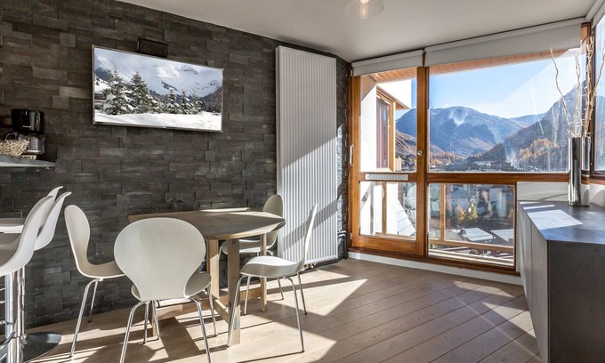 Le Cret Apartment | Elegant contemporary apartment with south-facing balcony and wifi