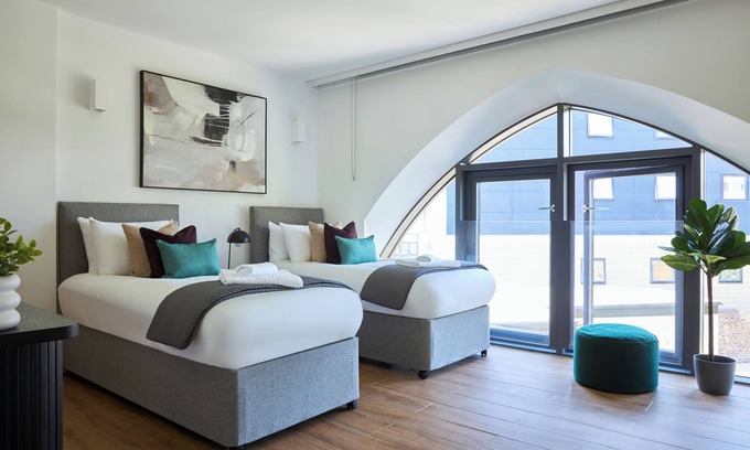 London Borough of Hounslow Apartment | Elegant Former Church Apartments w/Stunning Views & Comfortable Amenities