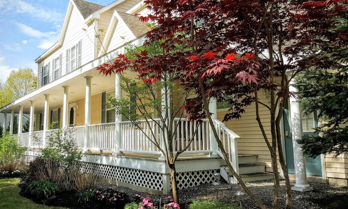 Ogunquit House | Elegant, huge Ogunquit home- sleeps 12, 5 min walk to Perkins Cove & downtown!