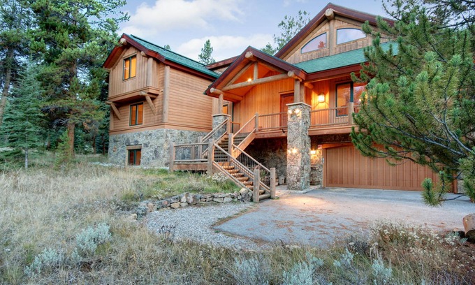 Keystone House | Elegant Lodge with Panoramic Views, Hot Tub onsite