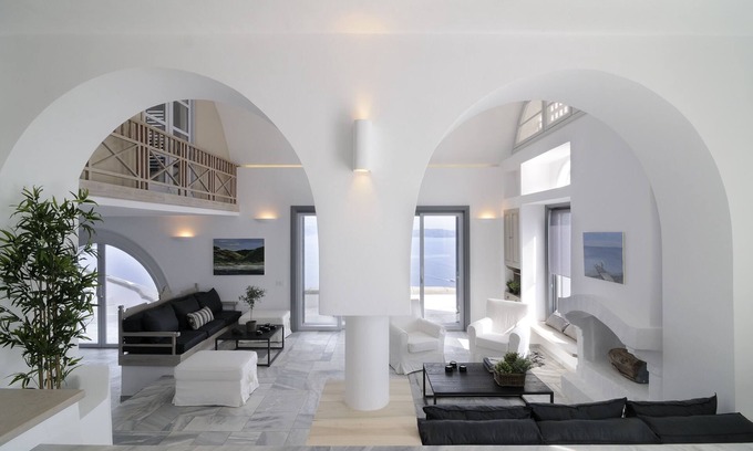 Oia Villa | Elegant Luxurious Villa with a Breathtaking View