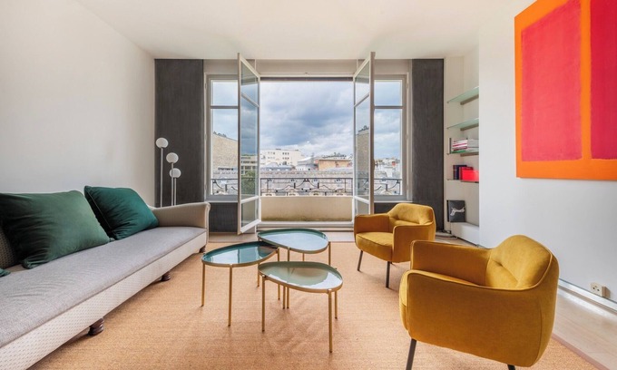Champs-Elysees Apartment | Elegant Paris Apartment on Avenue Montaigne