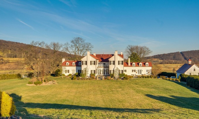 Paris Villa | Elegant Paris Manor w/Private Pool!