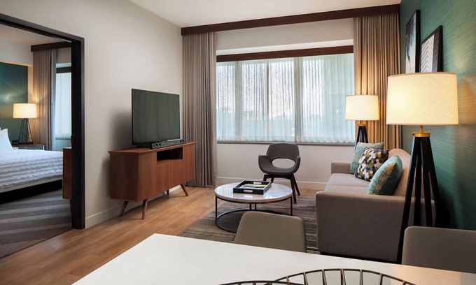 Central Business District Hotel | Elegant Pet Friendly Suite Near George R Brown Ctr