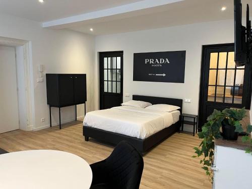 Castelnaudary Apartment | ELEGANT PIERRE FABRE-T1-Wifi-Vélo