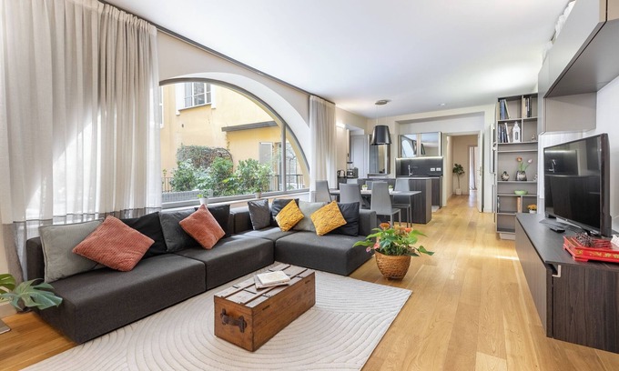 Historic Centre Apartment | Elegant & Quiet 200 sqm | Terrace | Private Jacuzzi | City center