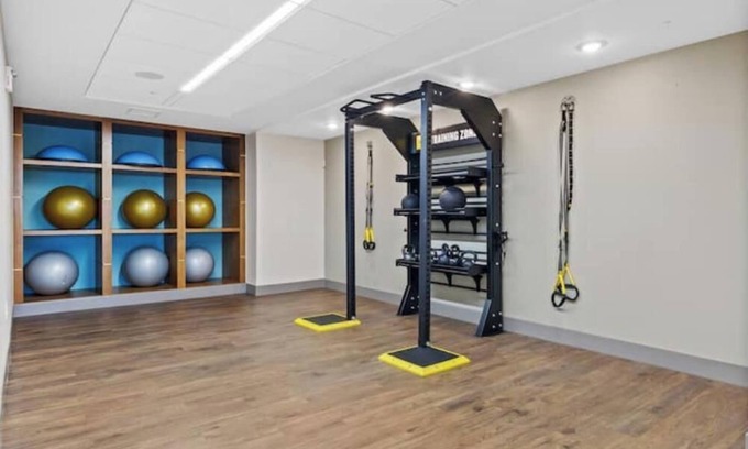 Sobro Apartment | Elegant Retreat Walk to The Gulch & Broadway