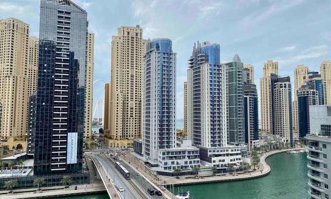 Jumeirah Lake Towers Apartment | Elegant Studio in #Dubai Marina Near Beach & Metro