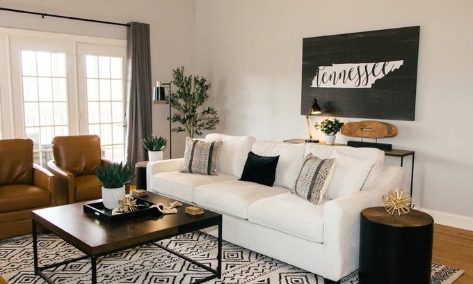 Belle Meade House | Elegant Sylvan Park Estate Getaway