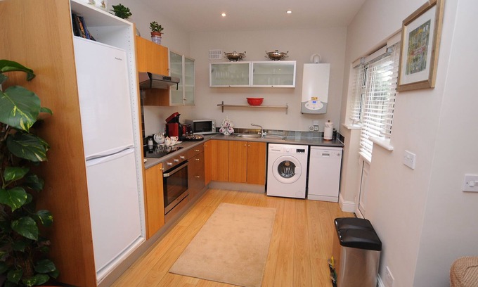 Galway City Centre House | Elegant Town House with parking