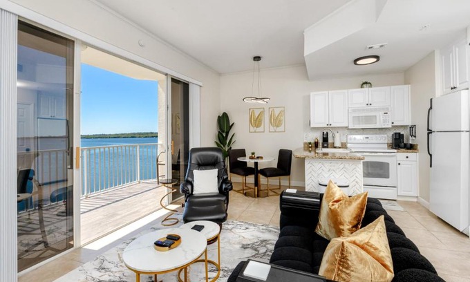 St. Petersburg - Clearwater Apartment | Elegant Waterfront Place for Two/Boca Ciega Resort