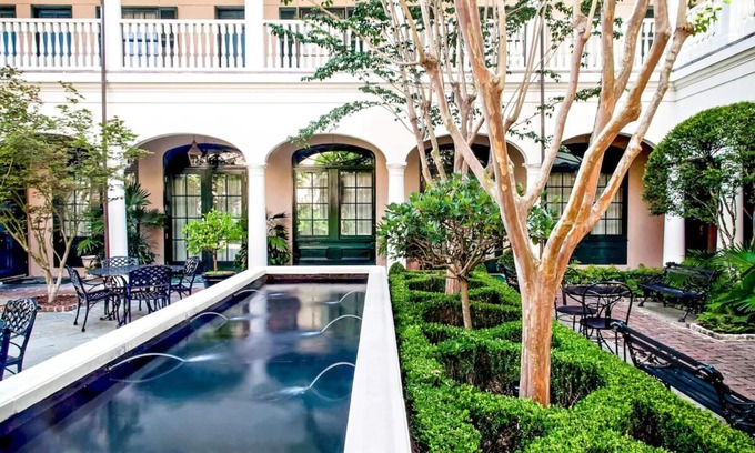 Charleston Historic District Hotel | Elegantly Appointed Stay Moments Away from Historic Charleston Wonders