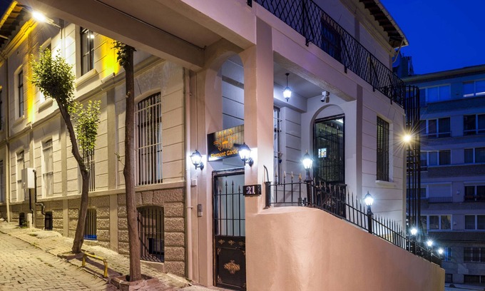 Cihangir Apartment | Element Garden