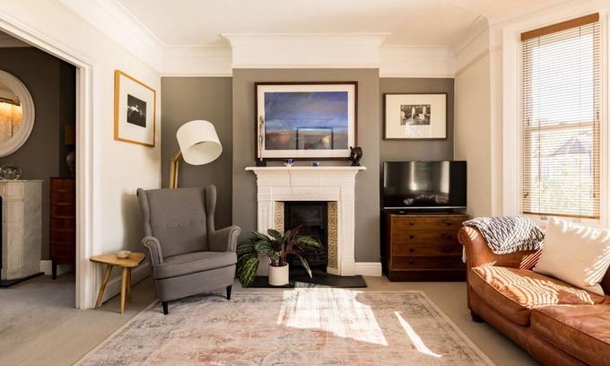 Hammersmith and Fulham Apartment | Elephant & Oxpecker – 2 Bedrooms in Fulham