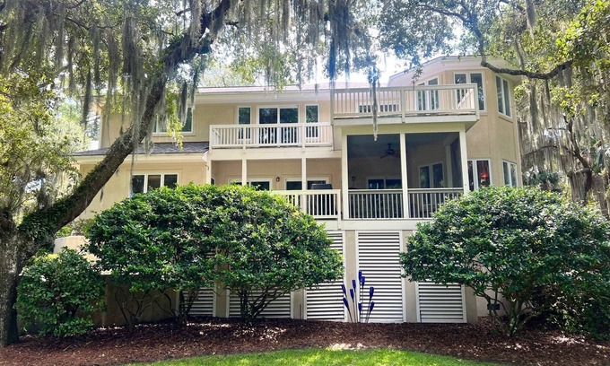 Seabrook Island House | Elevator, fairway golf views, club access, and mile to beach.