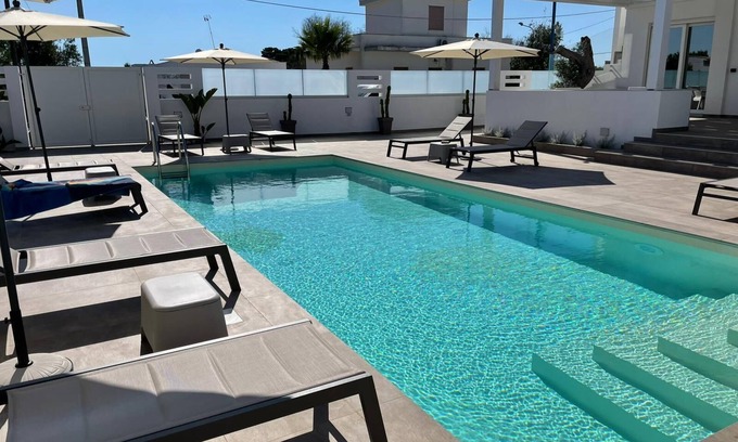 Torre Suda Apartment | Elite Luxury Residence Appartamento con Piscina a due Passi dal Mare