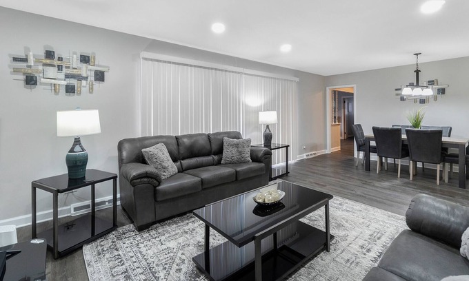 Elk Grove Village House | Elk Grove Village Rental