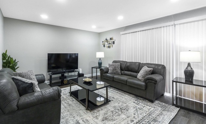 Elk Grove Village House | Elk Grove Village Rental