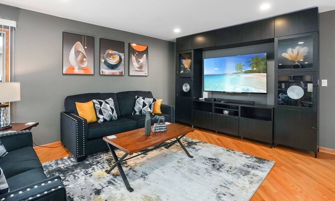 Elk Grove Village House | Elk Grove Village Rental - Kingsbridge Rd