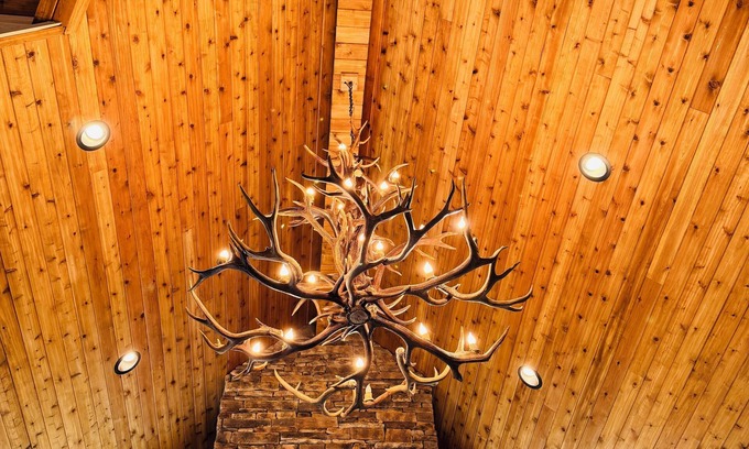 Island Park Cabin | Elk Meadows Lodge-10 min. to West Entrance YNP+two Hot tubs+AC+Sauna+Wifi