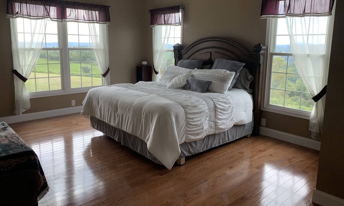 Vansant House | Elk View Farms LLC: Stay where the elk stay