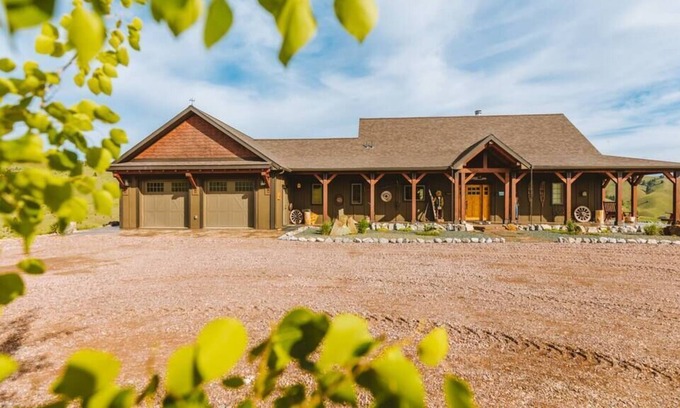Philipsburg House | Elk View Homestead Su