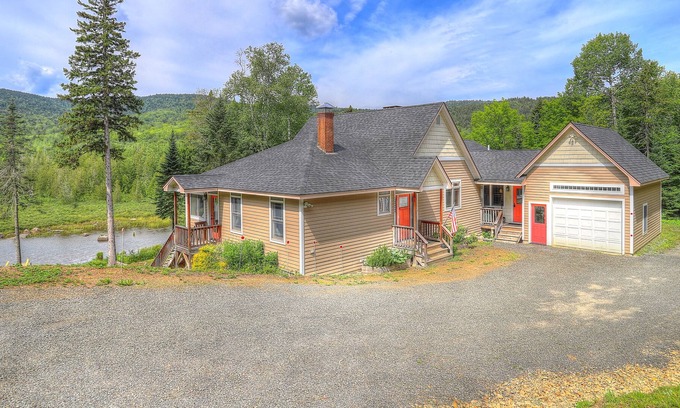 Rangeley House | Elkhorn is a 4 season rental on Beaver Mountain Lake