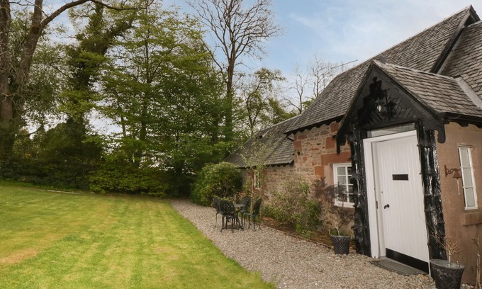 Drymen Cottage | ELLANDERROCH, family friendly, character holiday cottage in Drymen