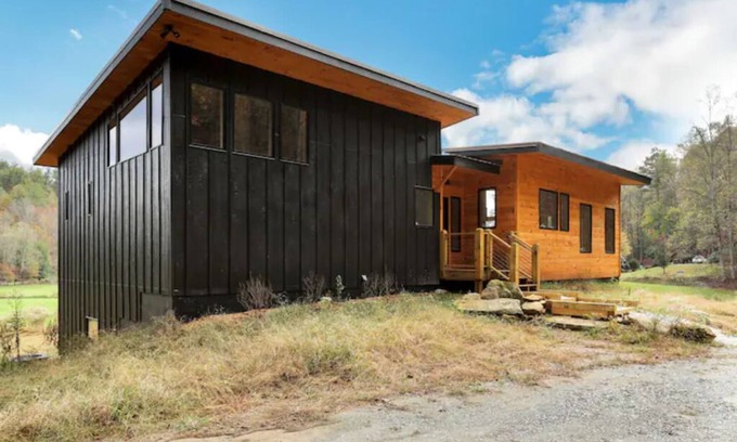 Ellijay Cabin | Ellijay Creek Front Modern Cabin on 7 Acres