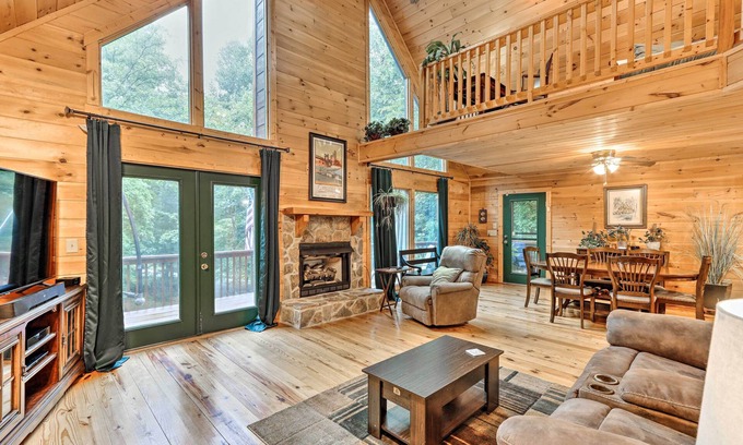 Eagle Mountain Cabin | Ellijay Resort Cabin w/Deck + Enclosed Porch!