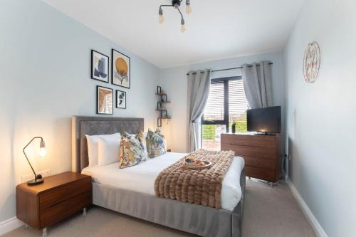 Gloucester Apartment | Elliot Oliver - Stylish 2 Bedroom Apartment With Parking In The Docks