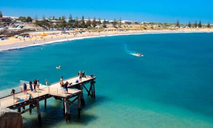Port Elliot House | Elliot on Pioneer - Sleeps 9 - With WiFi